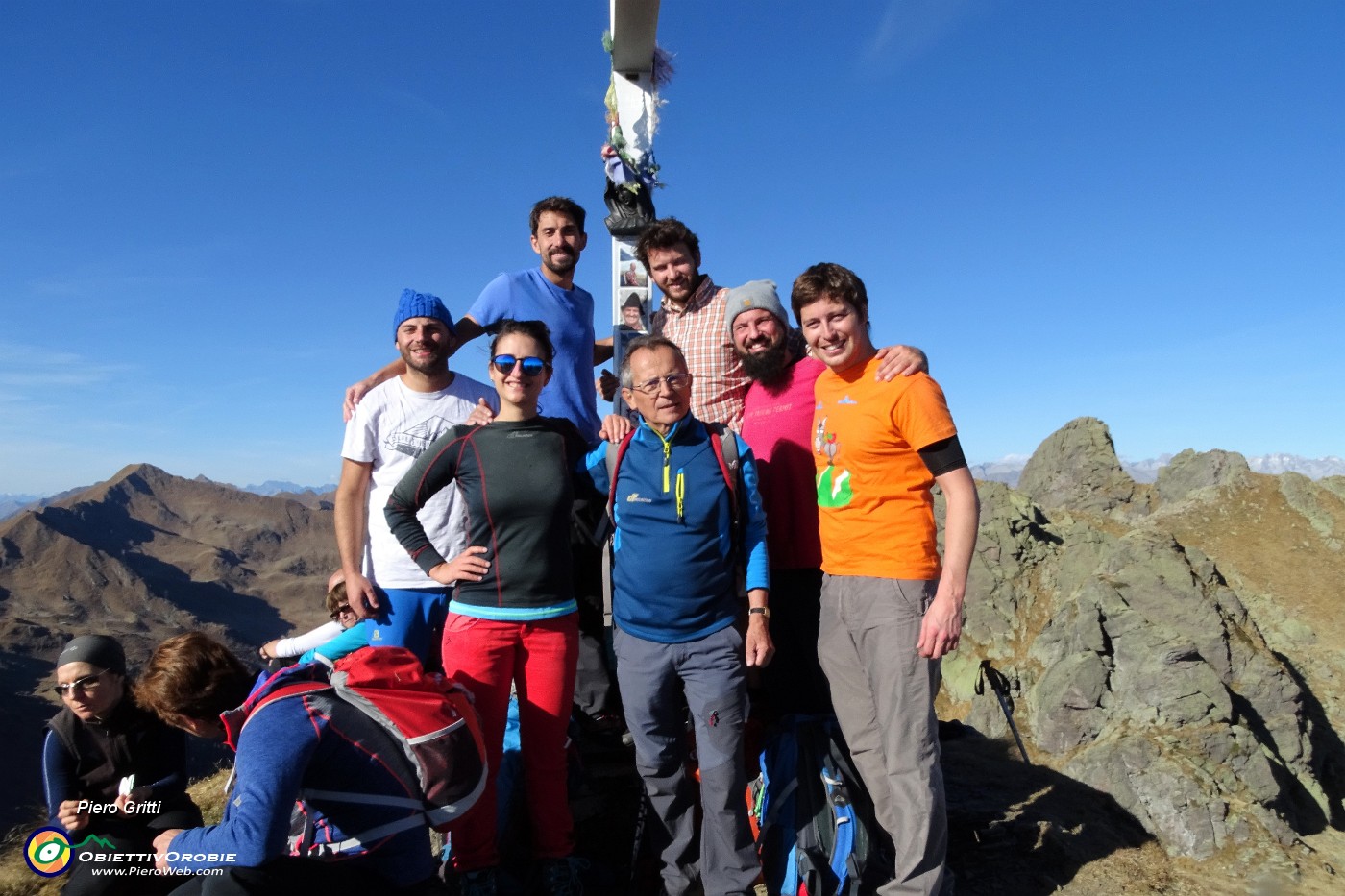 61 Alla croce di vetta di Cima Val Pianella-Piazzotti (2349 m).JPG